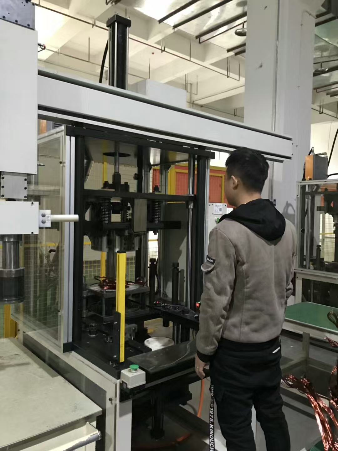 Safety distance verification in industrial environment